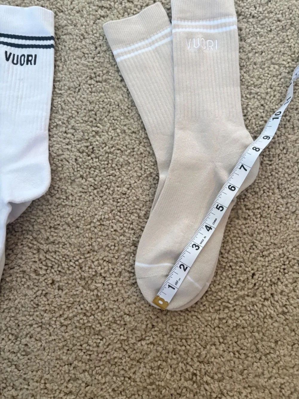 Vuori Crew two pairs Socks Salt Heather/White Size Large NWOT